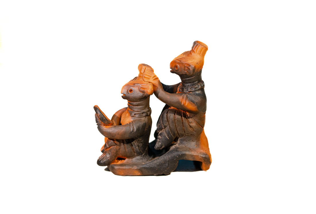 Handmade Terracotta Tepa Putul – Seated Couple Figurine